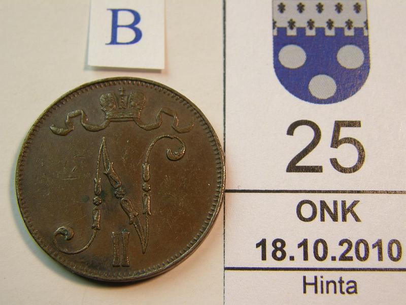 kohde_025_b.jpg - Kohde 25, tunnuspuoli, lhthinta: 5 € 5 p 1912 tumma tasainen patina, phpja, kunto: 6.