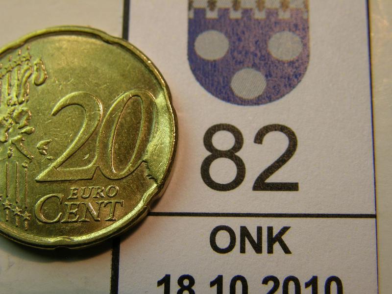 kohde_082_a.jpg - Kohde 82, l�ht�hinta: 5 &euro; 20 snt Belgia 2002 meistin t�yttym�: arvop iso ylim��r�inen metallikl�ntti., kunto: 7.