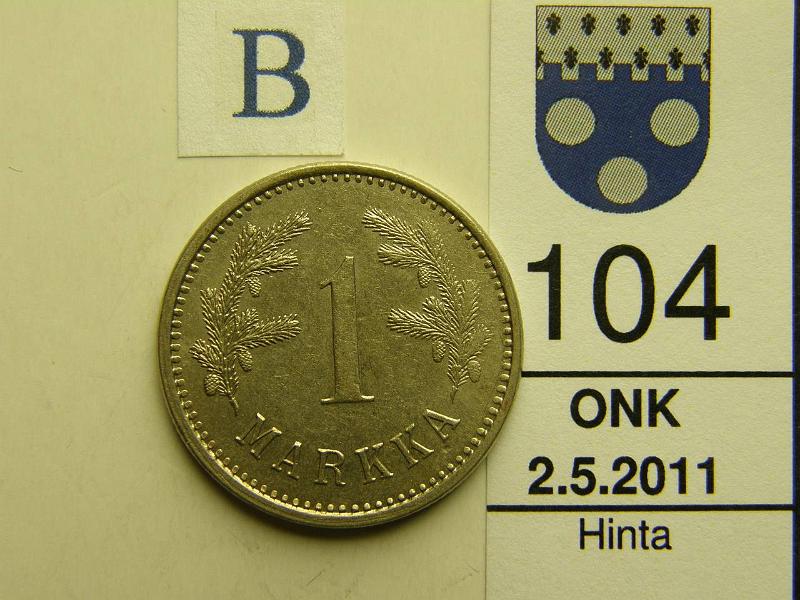 kohde_104_b.jpg - Kohde 104, arvopuoli, l�ht�hinta: 40 &euro; 1 mk 1924 Ni, hevosmarkka, heikko ly�nti, kaunis!, kunto: 8.