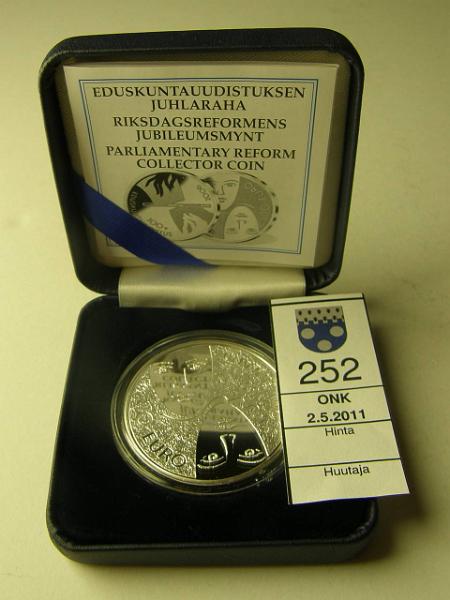 kohde_252_a.jpg - Kohde 252, l�ht�hinta: 17 &euro; 10 &euro; 2006 Ag, Proof, Eduskuntauudistus, kapseli, kotelo, tod, kunto: 10.