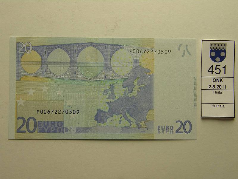 kohde_451_a.jpg - Kohde 451, lhthinta: 31 € 20 € 2002 Malta F/g F00672270509 Tri. G009E3, painovritahra, kunto: 9.