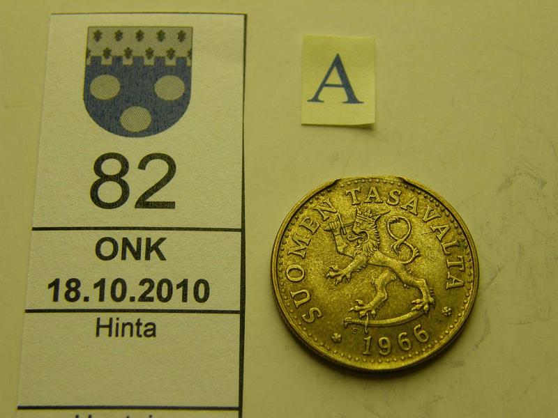 kohde_082_a.jpg - Kohde 82, tunnuspuoli, lhthinta: 5 € / myyntihinta: 5 € 20 p 1966 vajaa aihio, kunto: 5.