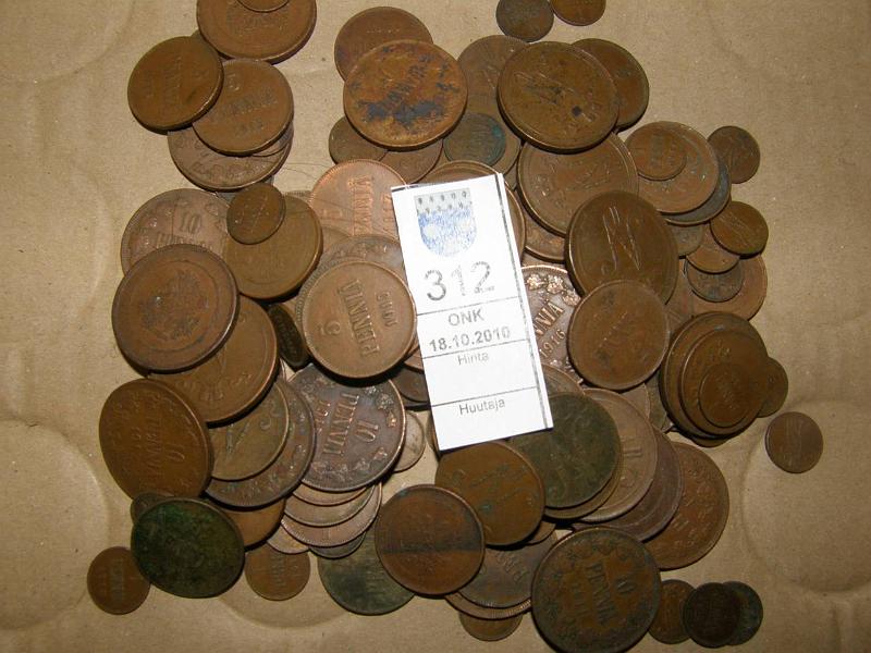 kohde_312_a.jpg - Kohde 312, l�ht�hinta: 10 &euro; / myyntihinta: 32 &euro; Suomi Tsaarin aika 730 g, 1, 5, 10 p, p��osin loppupuolelta autonomian aikaa, peruskuntoisia, kunto: 2-5.