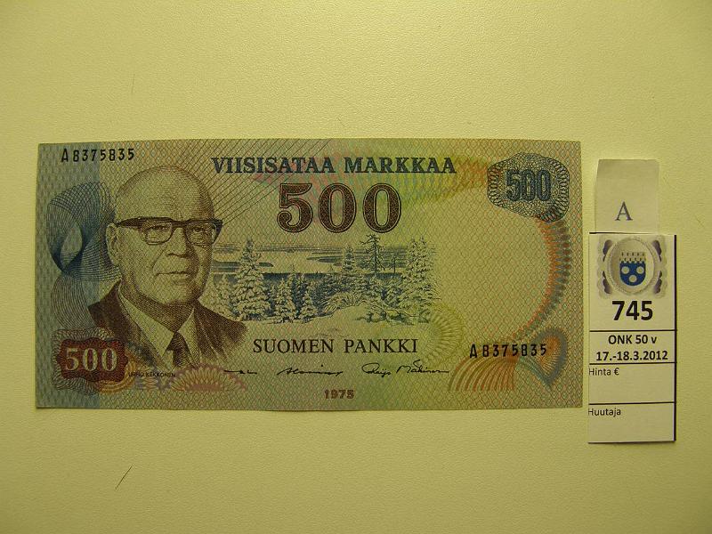 k-0745-a.jpg - Kohde 745 (kuva 1/2), lhthinta: 300 € / myyntihinta: 410 € 500 mk 1975 SNY 193.2 A8375835 AL I-M1, leikkausvirhe, painatus 2mm norm. ylempn, kunto: 6