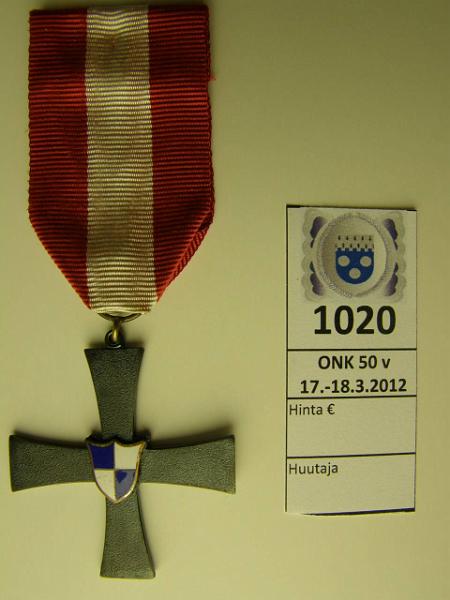 k-1020-a.jpg - Kohde 1020, l�ht�hinta: 180 &euro; 18. divisioonan muistoristi vanha malli, kunto: 8