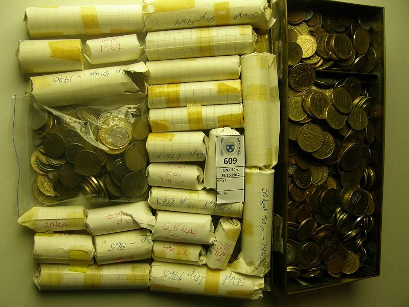 k-0609-a.jpg - Kohde 609, l�ht�hinta: 50 &euro; Suomi Its. aika 9.2 kg kolikoita; yli puoli kiloa ennen rahanuud. ja loput sen j�lkeist� 1p-10mk, paljon hyv�kuntoisia, kunto: vk