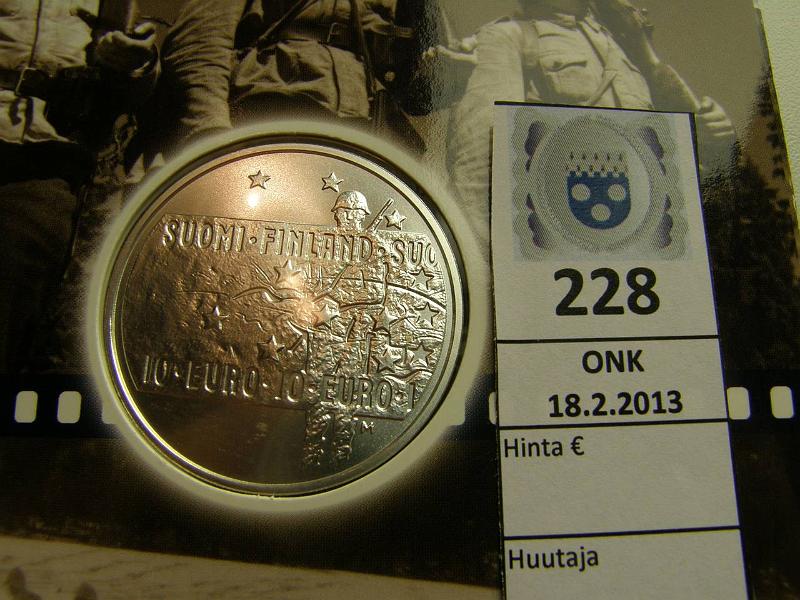 k-0228-a.jpg - Kohde 228, l�ht�hinta: 21 &euro; 10 &euro; 2005 Ag, Tuntematon sotilas, kortissa, kunto: 10