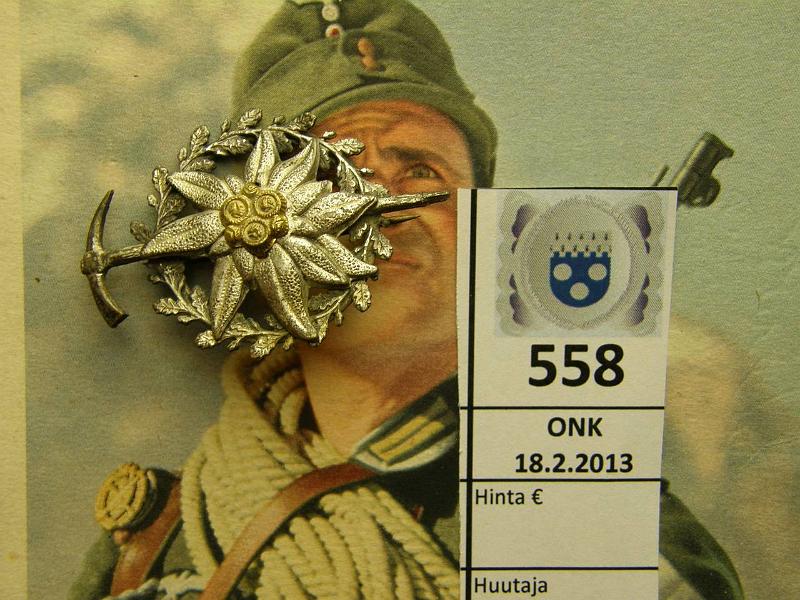 k-0558-a.jpg - Kohde 558, lhthinta: 60 € Alppiruusu Saksa neulakiinnitys, patinaa, mukana alppijkriaiheinen postikortti, kunto: 9