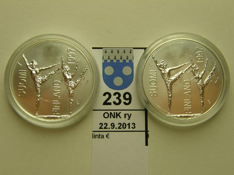 k-0239-a.jpg - Kohde 239, lhthinta: 35 € / myyntihinta: 41 € 100 mk 1997 (2) Ag, Nurmi, kapselit, kunto: 10