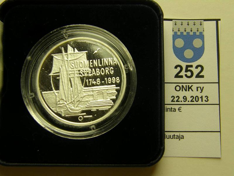 k-0252-a.jpg - Kohde 252, lhthinta: 38 € / myyntihinta: 38 € 100 mk 1998 Ag, proof, Suomenlinna 250v, kotelo, tod, kunto: 10