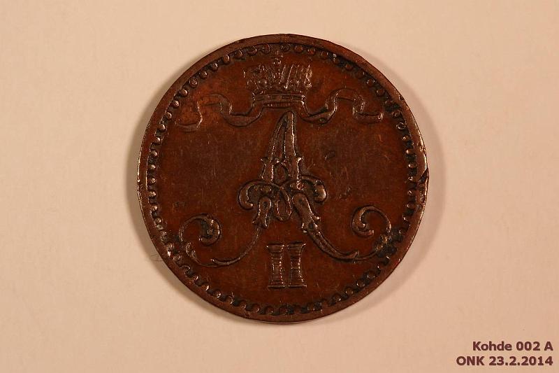 k-0002-a.jpg - Kohde 2 (kuva 1/2), lhthinta: 35 € / myyntihinta: 60 € 1 p 1865 SNY 2.2 kaarevat nauhat, pij, kunto: 6