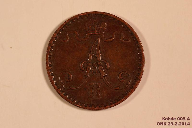 k-0005-a.jpg - Kohde 5 (kuva 1/2), lhthinta: 15 € / myyntihinta: 26 € 1 p 1866 SNY 3.2 kaarevat nauhat, kunto: 5