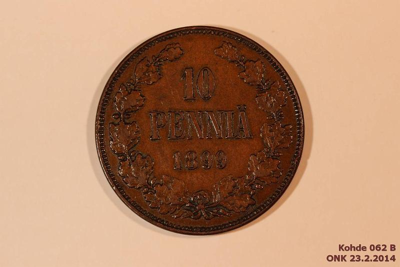k-0062-b.jpg - Kohde 62 (kuva 2/2), lhthinta: 10 € / myyntihinta: 13 € 10 p 1899 Kaunis tummanruskea patina, kunto: 6