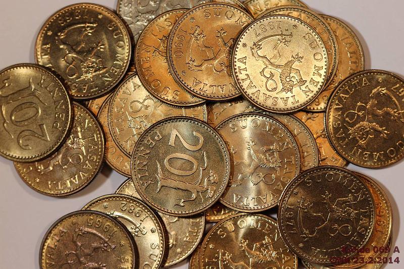 k-0069-a.jpg - Kohde 69, lhthinta: 20 € / myyntihinta: 20 € 20 p 1963-90 (30) AlBr, kaikki v:t leimakiiltoisina, -65 tummentumaa (kl7). 1972-78, 81, 82 ja -90 ylim. rengas, kunto: 8-9