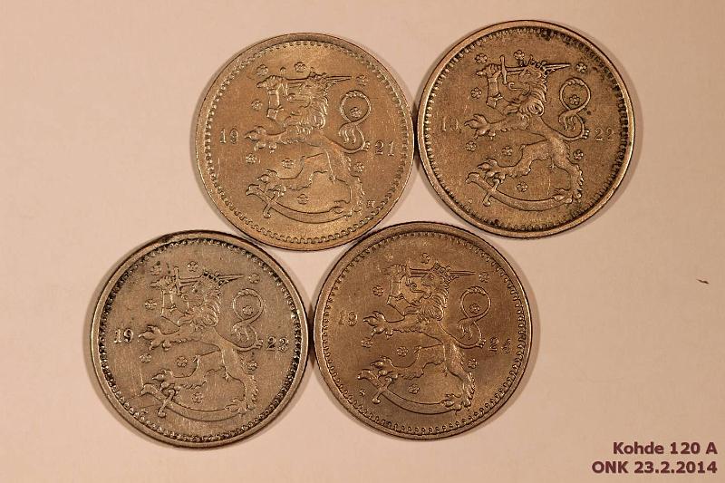 k-0120-a.jpg - Kohde 120, lhthinta: 25 € / myyntihinta: 32 € 1 mk 1921-24 (4) Kaikki hevosmarkat. 1921(kl8 eprv), 22(5), 23(5, pij), 24(7), kunto: 5-8