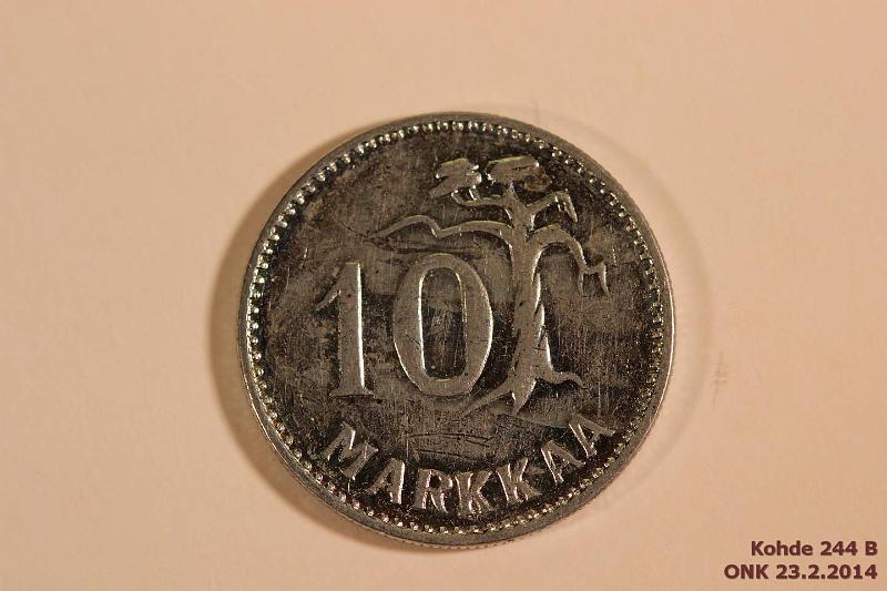 k-0244-b.jpg - Kohde 244 (kuva 2/2), lhthinta: 10 € / myyntihinta: 23 € 10 mk 1953 Rtgf (ei tunnista Al): Cu/Ni/Zn 53/1/45%, p. 3,2 g. Aidossa 96/2,3/1,5%, p 3,0 g. Sinkitty tekele vai metallikokeilu?, kunto: 5