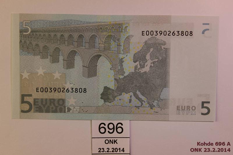 k-0696-a.jpg - Kohde 696, lhthinta: 10 € / myyntihinta: 10 € Slovakia 1/2/E/E10 E00390263799 Tri E010 A2, kunto: 9