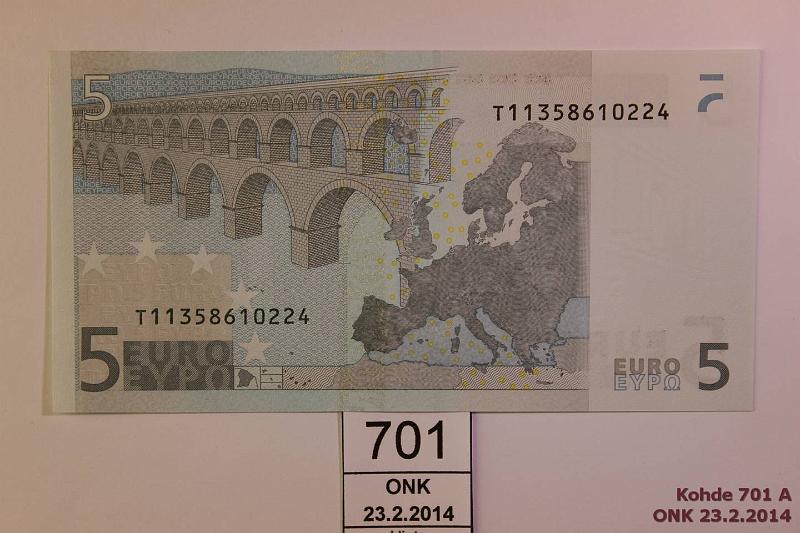 k-0701-a.jpg - Kohde 701, lhthinta: 12 € / myyntihinta: 18 € Irlanti 1/1/T/K1 T11358610224 Dui K001 B5, kunto: 9