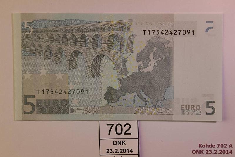 k-0702-a.jpg - Kohde 702, lhthinta: 12 € / myyntihinta: 12 € Irlanti 1/2/T/K3 T17542427091 Tri K003 I4, kunto: 9