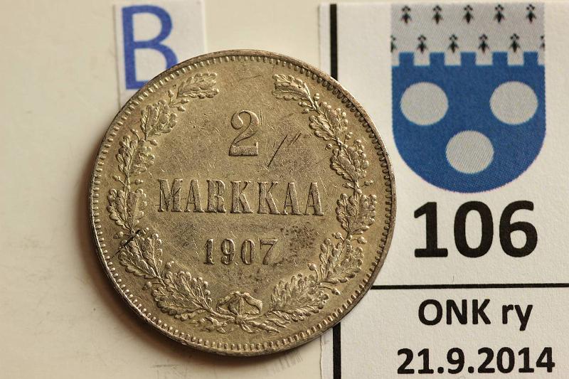 k-0106-b.jpg - Kohde 106 (kuva 2/2), lhthinta: 15 € / myyntihinta: 26 € 2 mk 1907 Ag, hnja, kunto: 6