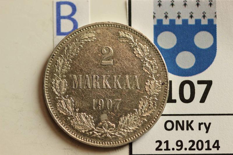 k-0107-b.jpg - Kohde 107 (kuva 2/2), lhthinta: 20 € / myyntihinta: 86 € 2 mk 1907 Ag, hnja, kaunis!, kunto: 8