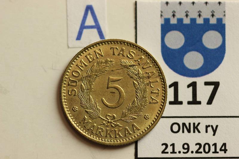 k-0117-a.jpg - Kohde 117 (kuva 1/2), lhthinta: 10 € / myyntihinta: 15 € 5 mk 1946 AlBr, SNY 517.1, mvja. Rtgf-analyysi: Cu/Ni 98/2%, kunto: 7