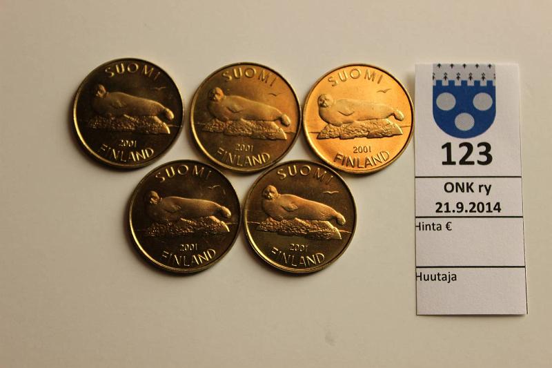 k-0123-a.jpg - Kohde 123, lhthinta: 5 € / myyntihinta: 7 € 5 mk 2001 (5) Rullasta, kunto: 9