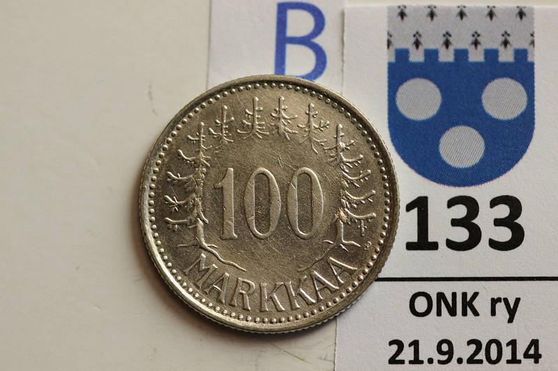 k-0133-b.jpg - Kohde 133 (kuva 2/2), lhthinta: 10 € / myyntihinta: 10 € 100 mk 1959 Ag, hnja, kunto: 7