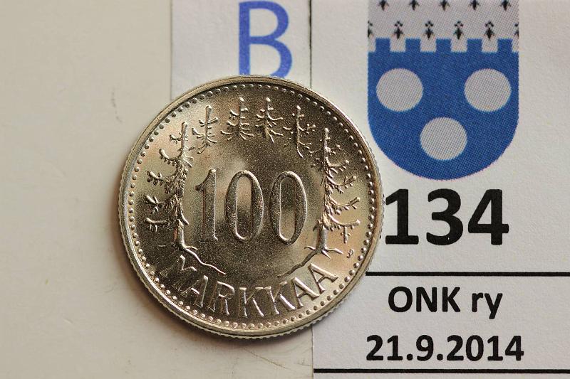 k-0134-b.jpg - Kohde 134 (kuva 2/2), lhthinta: 15 € / myyntihinta: 17 € 100 mk 1960 Ag, loistelias!, kunto: 10