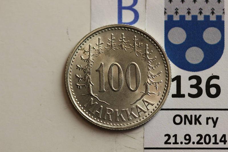 k-0136-b.jpg - Kohde 136 (kuva 2/2), lhthinta: 15 € / myyntihinta: 17 € 100 mk 1960 Ag, loistelias!, kunto: 10