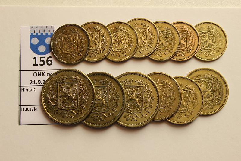 k-0156-a.jpg - Kohde 156, lhthinta: 5 € / myyntihinta: 20 € 5-20 mk 1928-46 (13) AlBr/Mess, 5mk 1931, 33, 40, 41(2), 42, 46; 10mk 1928, 30, 32; 20mk 1935, 37, 39, kunto: 3-5
