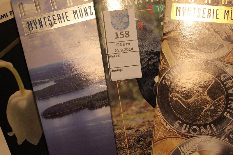 k-0158-a.jpg - Kohde 158, lhthinta: 15 € / myyntihinta: 22 € 1991-2001 (4) 1991, -93 II (sis. nikkelimarkan), 2001 I ja II. Kansissa pient kulumaa, kunto: 9