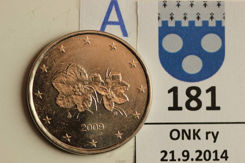 k-0181-a.jpg - Kohde 181 (kuva 1/2), lhthinta: 350 € / myyntihinta: 630 € 2 € 2009 Suomi yksimetalliraha. Reunakirjoitus EURO EYPA eli lyty ilm. Kyproksen aihioon. Rtgf: Cu/Ni = 75/25%. Harvinainen (uniikki?)!, kunto: 9