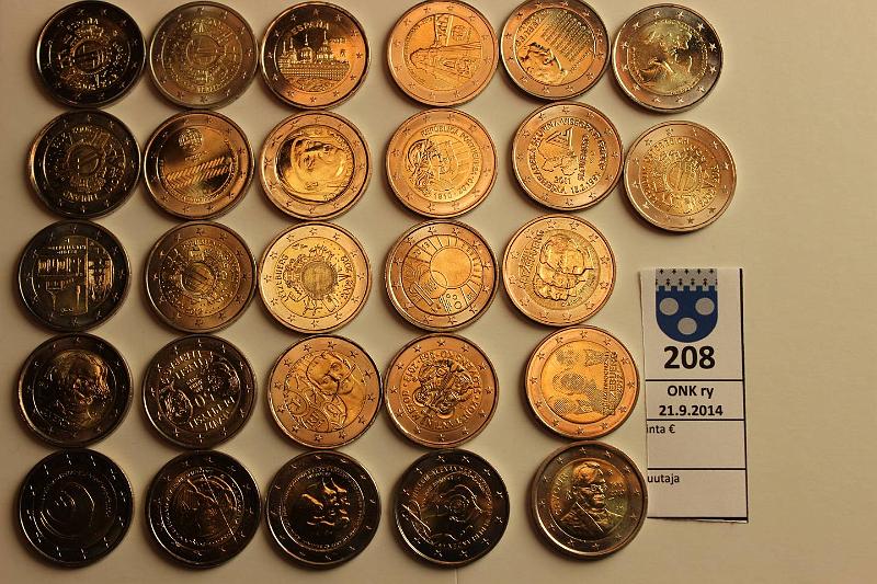 k-0208-a.jpg - Kohde 208, lhthinta: 65 € / myyntihinta: 65 € 2008-13 (28) 25 eril. juhla-2€ rullista: 2008: Portugali, 2010: Italia, Portugali, Kreikka, 2011: Slovenia, Lux., 2012: Lux., Euro (6 eril.), 2013: Portugali, Italia, Hollanti (2 eril.), Slovenia, Ranska (2 eril.), SaksaF, Lux, Belgia, Espanja, Slovakia, Italia sek MONACO, kunto: 9