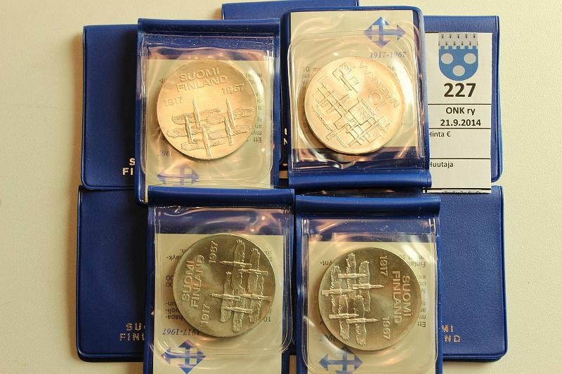 k-0227-a.jpg - Kohde 227, lhthinta: 80 € / myyntihinta: 94 € 10 mk 1967 (10) Ag, alkup. kotelot, loisteliaita!, kunto: 9