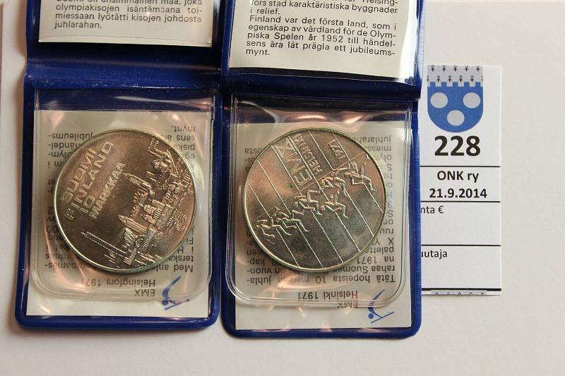 k-0228-a.jpg - Kohde 228, lhthinta: 5 € / myyntihinta: 5 € 10 mk 1971 (2) Ag, alkup. kotelot, kunto: 9
