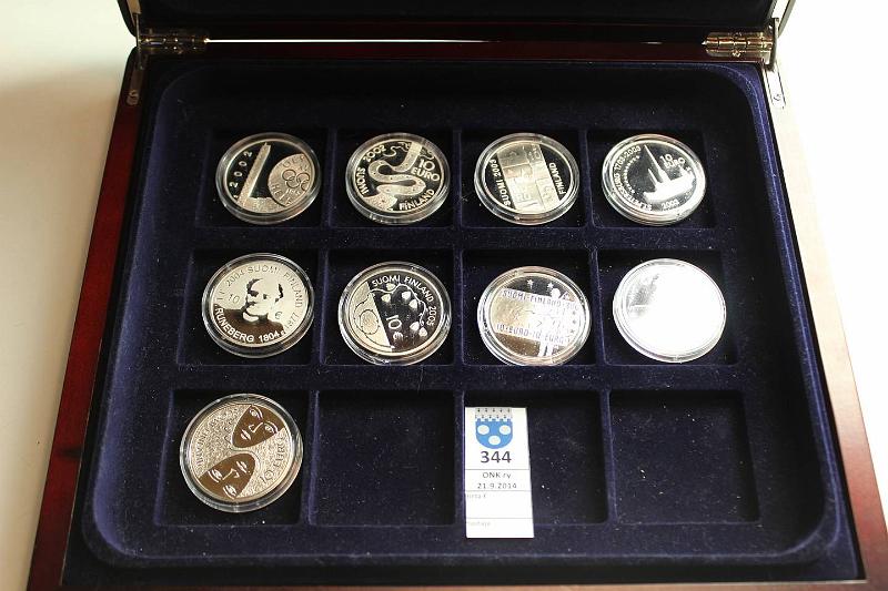k-0344-a.jpg - Kohde 344, lhthinta: 115 € / myyntihinta: 125 € 10 € er 2002-06 (9) Ag, Olympia-02 Proof, Lnnrot-02 Prf, Mannerheim-03 Prf, Chydenius-03 Prf, Runeberg-04 Prf, Tuntematon-05 BU, YK-05 Prf, Snellman-06 BU, nioikeus-06 Prf. Laatikossa, kapselit. Nimellisarvo 90€., kunto: 10