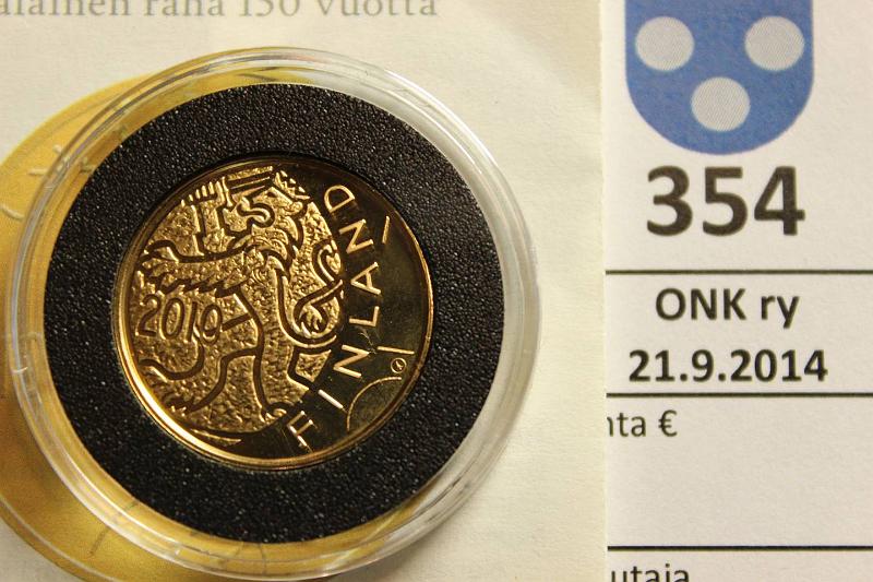 k-0354-a.jpg - Kohde 354, lhthinta: 180 € / myyntihinta: 210 € 100 € 2010 Au, Proof, 5,65g/917, Suom. raha 150 v, puukotelo, tod., kunto: 10