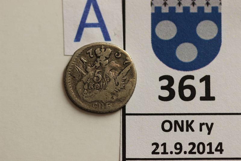 k-0361-a.jpg - Kohde 361 (kuva 1/2), lhthinta: 10 € / myyntihinta: 16 € 5 kop 1757 C#15.2 Ag, Elizaveta Petrovna, kunto: 2