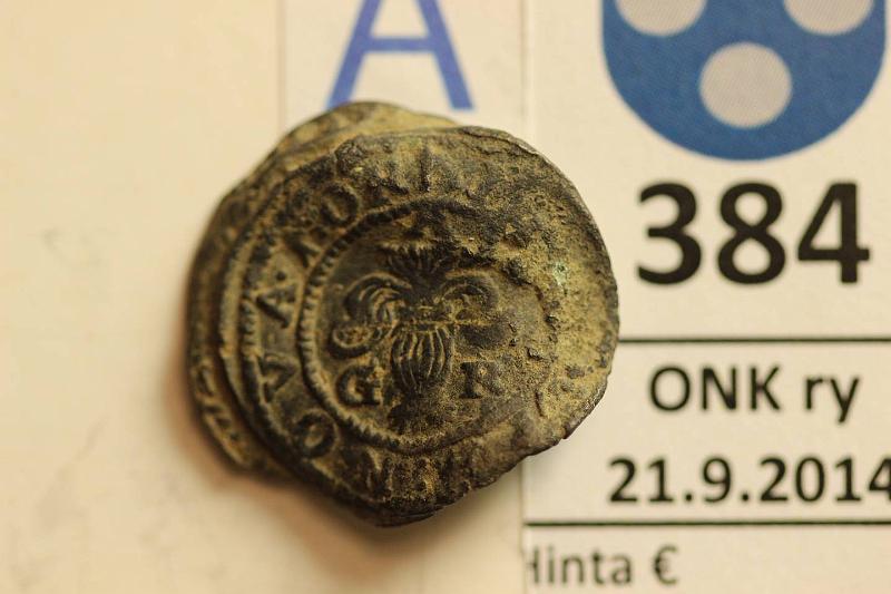 k-0384-a.jpg - Kohde 384 (kuva 1/2), lhthinta: 1000 € 1 re 1626 SM#104b Ag. 1 re Gustaf II Adolf, Norrkping. 3 kpl nippu, pllimminen raha tunnistettavissa joko Sveriges Mynt 104b (muutamia tunnetaan) tai 104d (uniikki), kunto: 1
