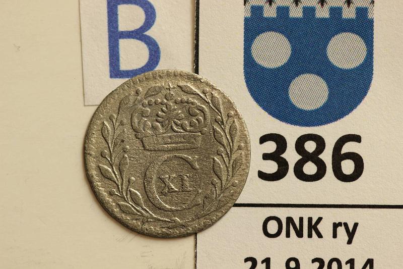 k-0386-b.jpg - Kohde 386 (kuva 2/2), lhthinta: 10 € 1 re 1690 KM#250a Ag, Kaarle XII, kunto: 4