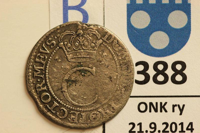 k-0388-b.jpg - Kohde 388 (kuva 2/2), lhthinta: 10 € / myyntihinta: 16 € 4 re 1670 KM#257 Ag, Kaarle XI, rv, syp., kunto: 3