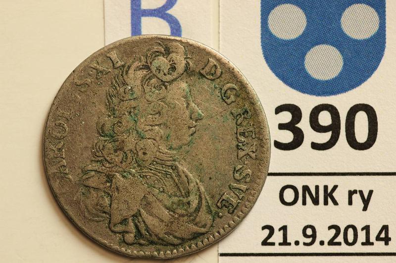 k-0390-b.jpg - Kohde 390 (kuva 2/2), lhthinta: 20 € / myyntihinta: 36 € 1 mark 1689 KM#295 Ag, Kaarle XI, kunto: 3
