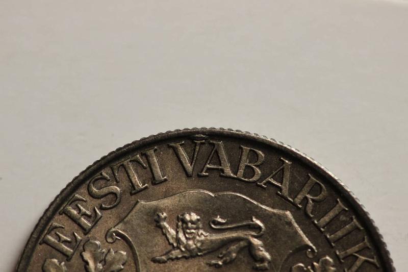 k-0395-c.jpg - Kohde 395 (kuva 3/3), lhthinta: 100 € / myyntihinta: 240 € Eesti 1 krooni 1933 KM#14 Ag, pitk V-sakara -variantti. Hajak II. Harvinainen, RARE!, kunto: 8