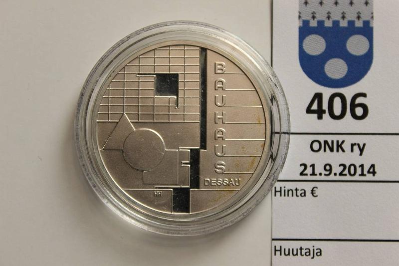 k-0406-a.jpg - Kohde 406, lhthinta: 14 € / myyntihinta: 14 € Saksa A 10 € 2004 KM#230 Ag, Proof, 18g/925, Bauhaus, kapseli, kunto: 10