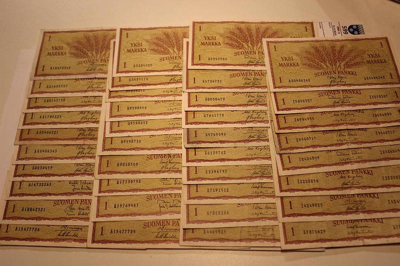 k-0599-a.jpg - Kohde 599, lhthinta: 7 € / myyntihinta: 17 € 1 mk 1963 (38) Sarjat Z(6), (8), (7), (4), AA(6), AI(7), kunto: 3-7