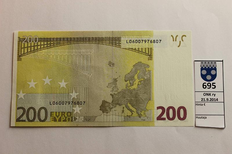 k-0695-a.jpg - Kohde 695, lhthinta: 250 € Suomi 6/1/L/D1 L06007976807 Dui D001 D2, yksi hento painuma, kunto: 9