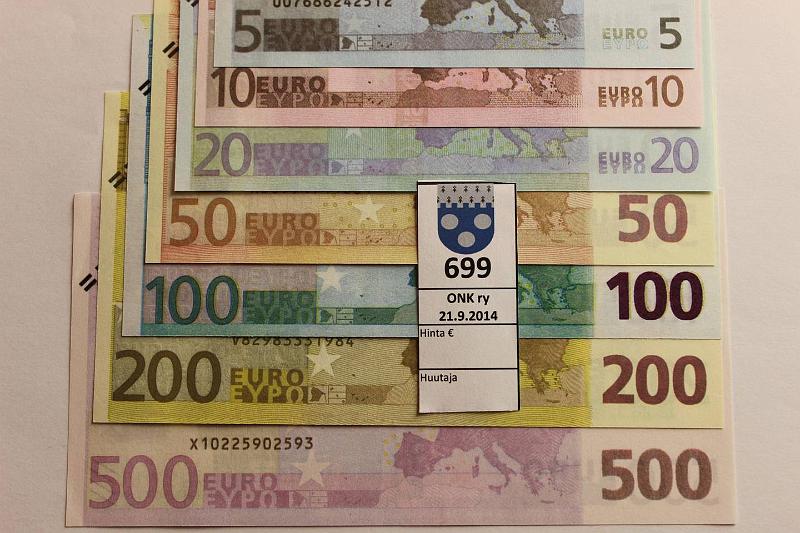k-0699-a.jpg - Kohde 699, lhthinta: 10 € Kiina (7) 5-500€ kiinalaisia euromalleja. Valmistettu ilm. pankkivirkailijoille eurojen tunnistamiseksi. Pllepainatus kiinaksi, kunto: 9