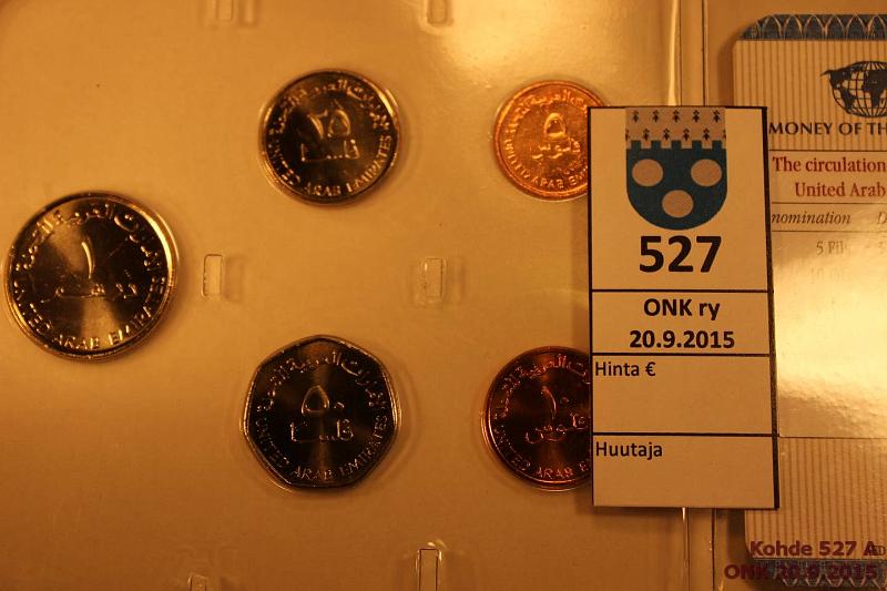 k-0527-a.jpg - Kohde 527, l�ht�hinta: 10 &euro; / myyntihinta: 10 &euro; United Arab Emirates 5,10,25,50 fils ja 1 dirham. "Money of the world" -muovikotelossa, kunto: 9