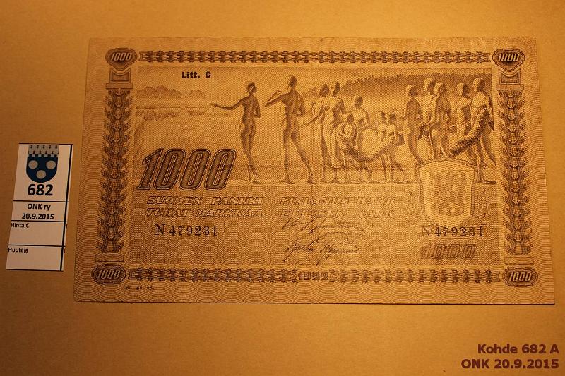 k-0682-a.jpg - Kohde 682, l�ht�hinta: 40 &euro; / myyntihinta: 52 &euro; 1000 mk 1922 LC III SNY 197.6 N479231 JUT-AAs, keskireik�, kunto: 3